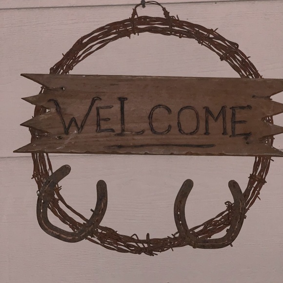 Handmade Barbed Wire Wreath with Horseshoes (21”) - Picture 1 of 4